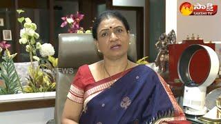 Ex Minister D K Aruna  About YS Vijayamma Nalo Natho YSR Book || Sakshi TV