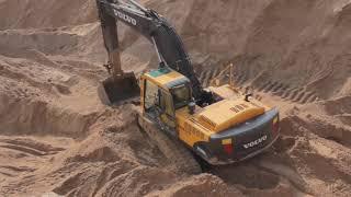Погрузка строительного песка на карьере  г.Киев Украина Viking Trans