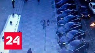 Москвич попытался поджечь машины у здания Совфеда и загорелся сам - Россия 24
