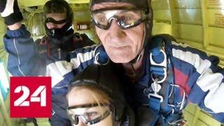 Инструктор, спасший девочку во время прыжка с нераскрывшимся парашютом, скончался в больнице - Рос…