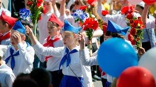 Севастополь отметил советский День Пионерии многотысячным шествием детей