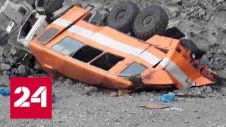 В Кузбассе автобус с шахтерами упал в обрыв - Россия 24