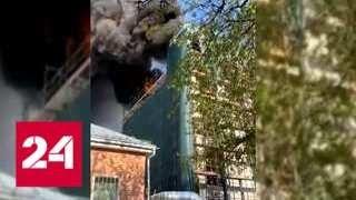 Строящееся здание загорелось рядом с музеем медицины в Москве - Россия 24