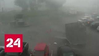 Ветер разбросал машины по парковке в Воронеже