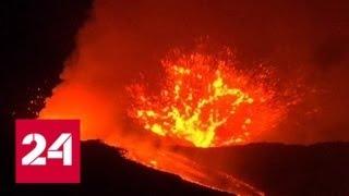 На острове Сицилия активизировался вулкан Этна - Россия 24