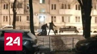 Камера сняла нападение серийных грабителей на жителя Подмосковья - Россия 24