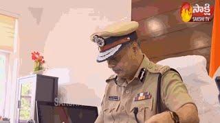 IPS Officer Srinivas Takes Charge as Vijayawada Commissioner of Police | Sakshi TV