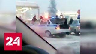 Ограбление в аэропорту: машина с перевозчиками денег врезалась в КПП - Россия 24