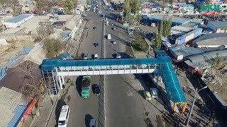 Мэр Бишкека первым прошелся по новому надземному переходу на улице Курманжан Датки