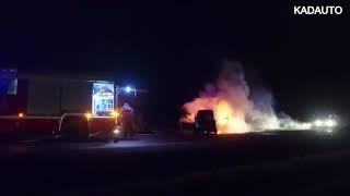 Под Черняховском легковушка протаранила автомобиль ДПС, после чего загорелась. 01.01.19