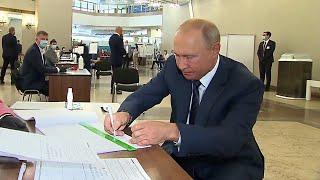Владимир Путин проголосовал по поправкам в Конституцию РФ.