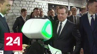 Дмитрию Медведеву показали умные машины российского производства - Россия 24