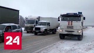 Два автобуса с детьми эвакуировали из-за пробки и снегопада на трассе М5 - Россия 24