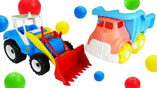 Машинки на уроке! — Автошкола для малышей — Маленькие машинки наполняют бассейн цветными шариками