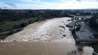 ГЛАВНЫЕ НОВОСТИ  Видео с места разрушения плотины в США Video Dam in the United States