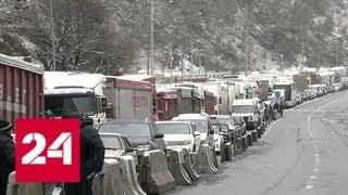 Завалило снегом: из-за опасности схода лавин закрыта военно-грузинская дорога - Россия 24
