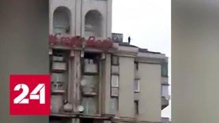 Саакашвили грозится спрыгнуть с крыши киевской восьмиэтажки - Россия 24