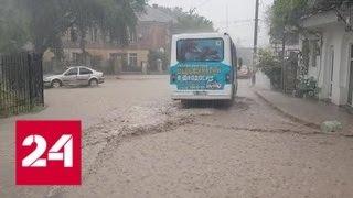 Селевые потоки затопили улицы Феодосии - Россия 24