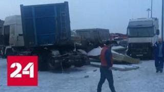 Последствия аварии с участием 12 машин в Петербурге сняли на видео - Россия 24
