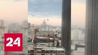Экстремал совершил прыжок с парашютом со столичной высотки - Россия 24
