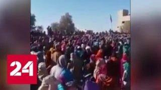 Жители Марокко задавили детей в очереди за едой - Россия 24