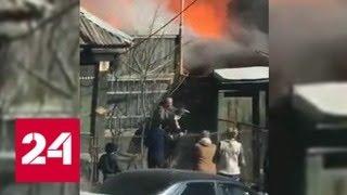 Спасение детей из горящего дома в Чебаркуле сняли на видео - Россия 24
