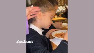 Ксюша Бородина с дочками обедает в ресторане дом-2