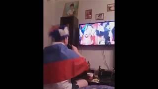 Мужик крестит футболистов )