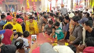 ប្រជុំជើងអ្នកតា Neak Ta Meeting