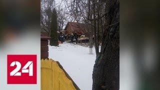 Легкомоторный самолет упал на частный дом в Подмосковье - Россия 24