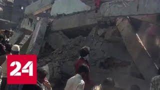 В Мумбаи трущобы обрушились на людей - Россия 24
