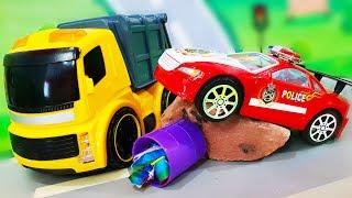 Мультики про машинки. Лего город в опасности - Желтый мусоровоз делает свою работу. Видео для детей