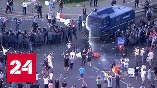 В Румынии жандармы разогнали людей, недовольных экономическим положением - Россия 24