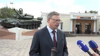 Александр Бурков открыл в Омске памятник танку Т-80