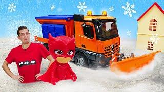 Видео про машинки и игрушки из мультфильмов. Время быть героем: Алетт и Автобус Тайо разгребают снег