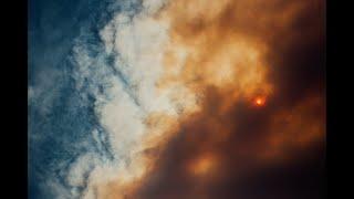 Coucher de soleil sur Mars. La fumée des incendies en Californie donne une lueur ` apocalyptique ''